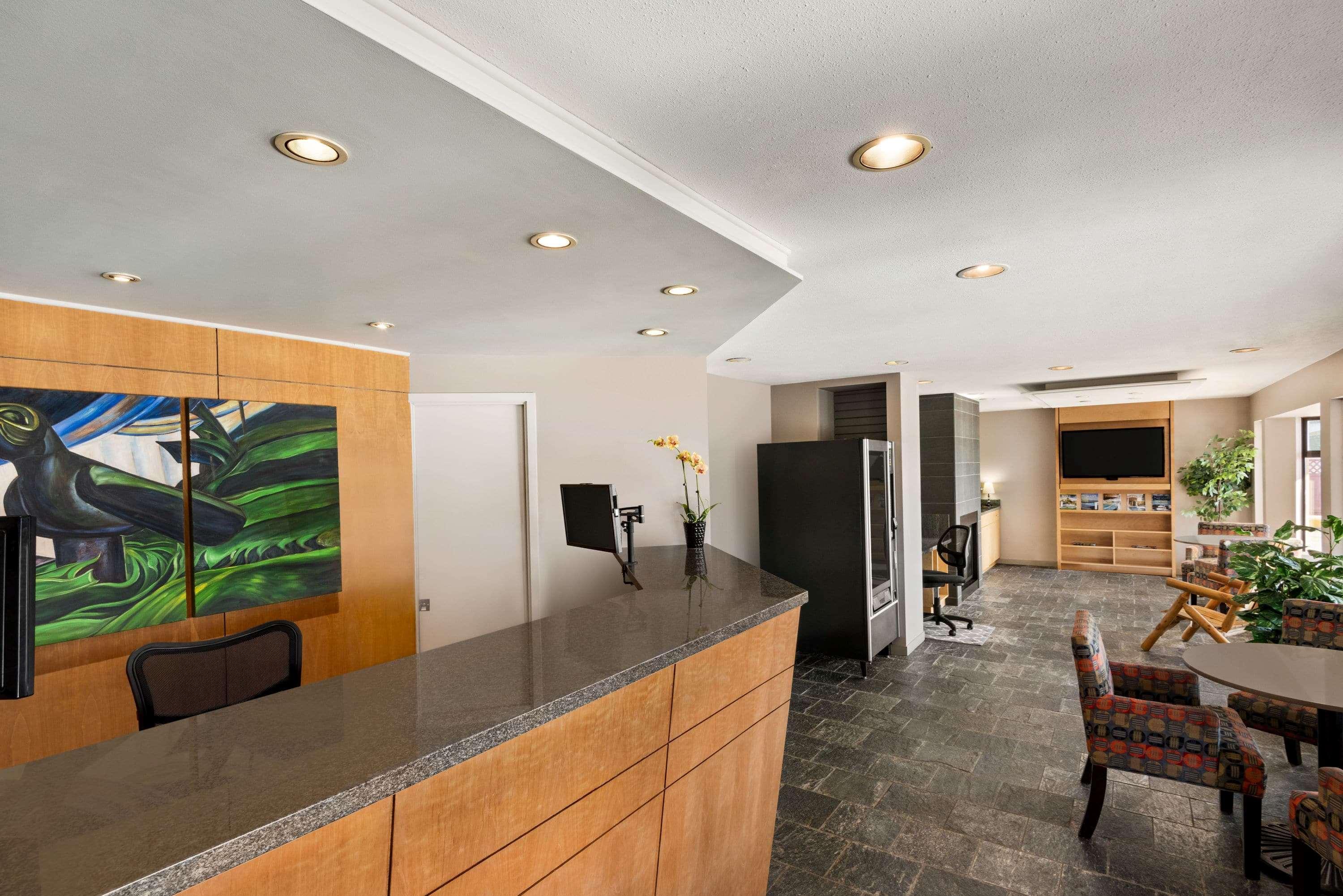 Travelodge By Wyndham Abbotsford Bakerview Экстерьер фото