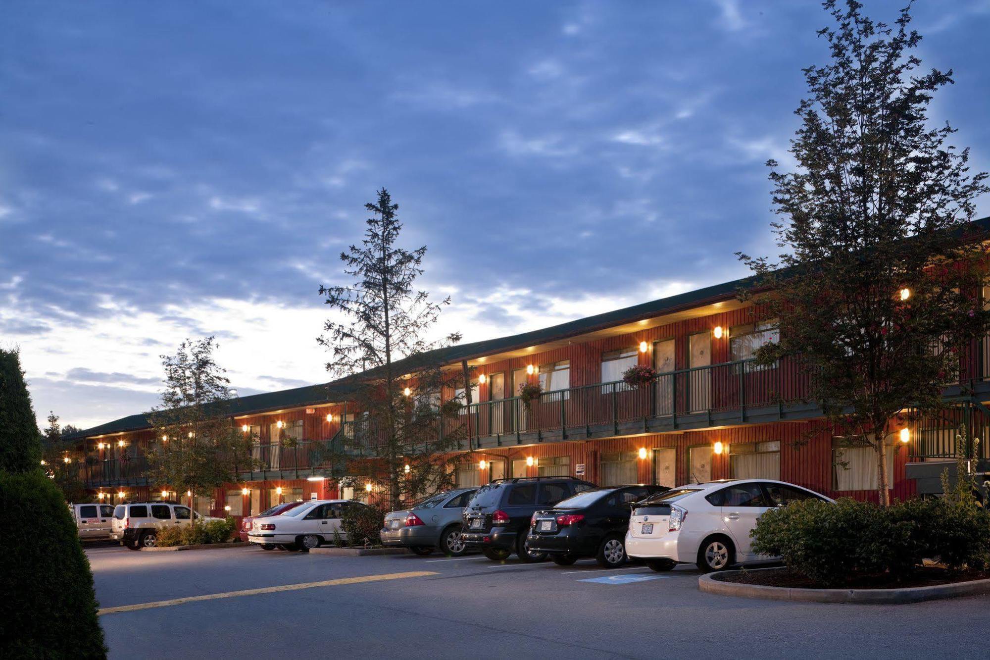 Travelodge By Wyndham Abbotsford Bakerview Экстерьер фото